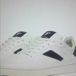 NWT Women’s Thousand Fell Sneakers. Court in White Black .  Size 9